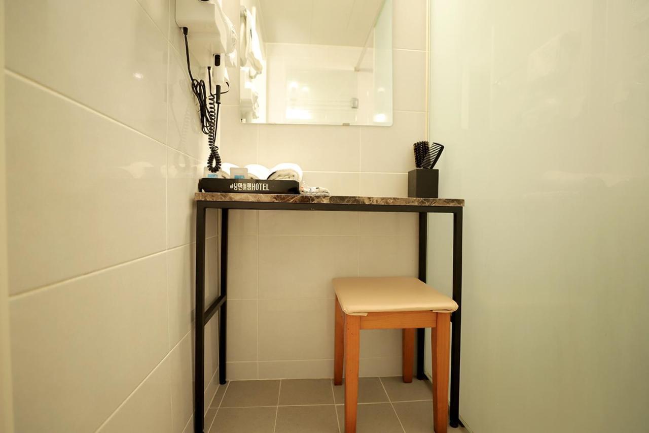 Stay Romantictrip_Hostel Gyeongju Bagian luar foto