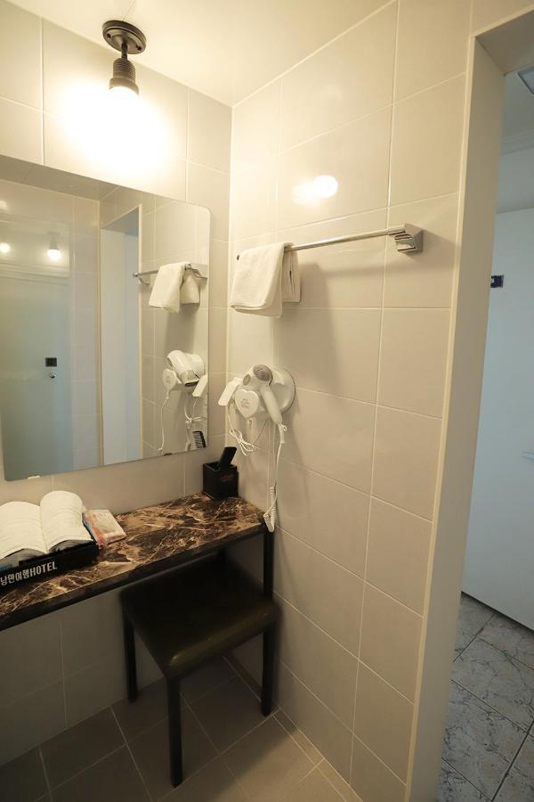 Stay Romantictrip_Hostel Gyeongju Bagian luar foto