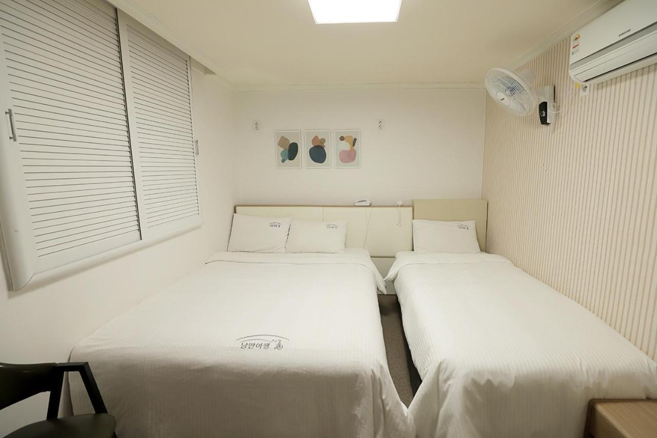 Stay Romantictrip_Hostel Gyeongju Bagian luar foto